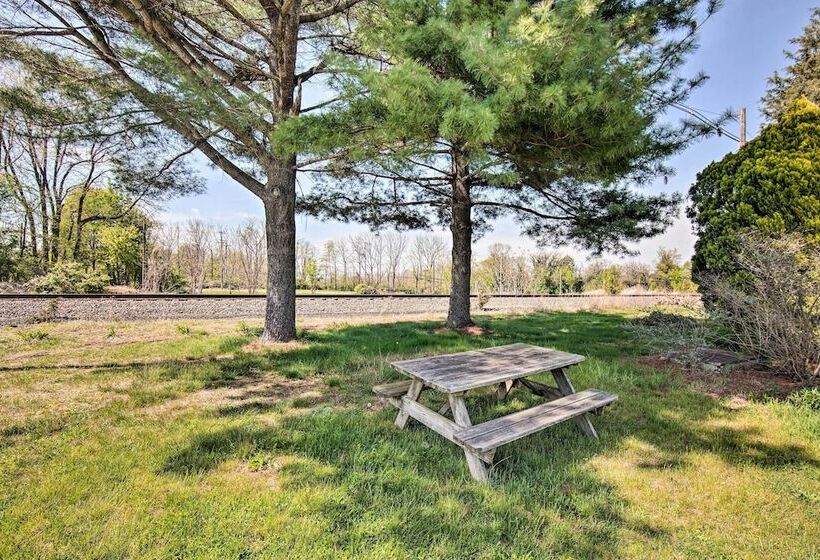 Hideaway In Hershey By The Railroad W/ Backyard!