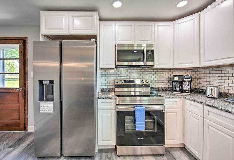 Hideaway In Hershey By The Railroad W/ Backyard!