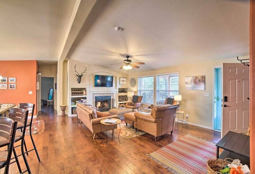 Hilltop Hideout W/ Peaceful Mountain Views