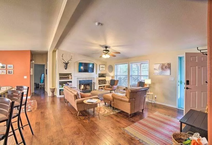 Hilltop Hideout  W/ Peaceful Mountain Views