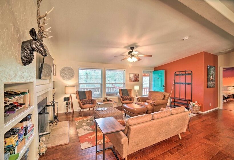 Hilltop Hideout W/ Peaceful Mountain Views