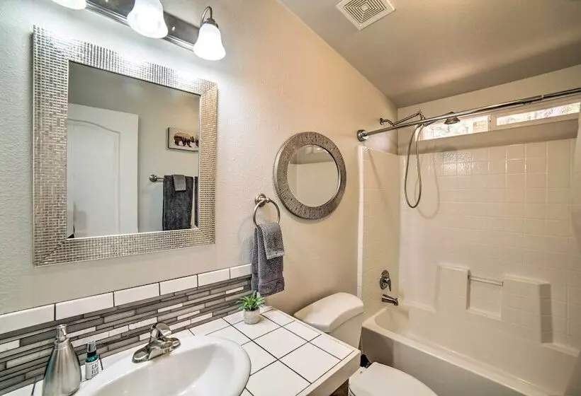 Hilltop Hideout  W/ Peaceful Mountain Views