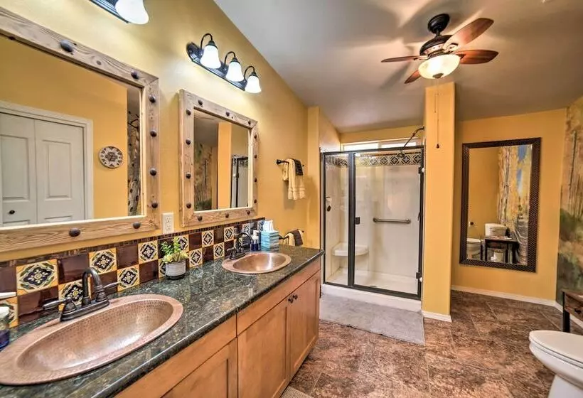 Hilltop Hideout  W/ Peaceful Mountain Views