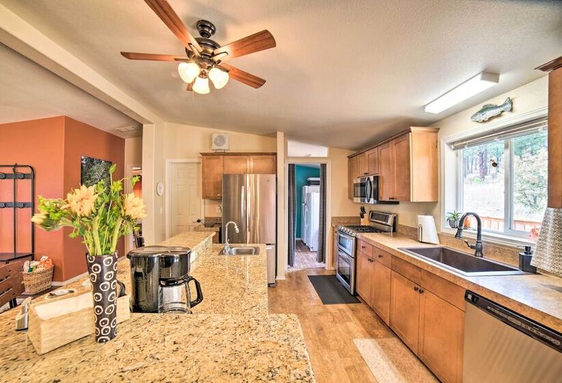 Hilltop Hideout W/ Peaceful Mountain Views