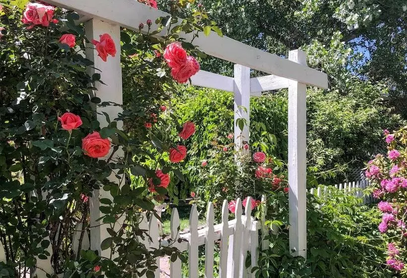 1 Mi To Casinos: Historic Reno Home On Riverwalk