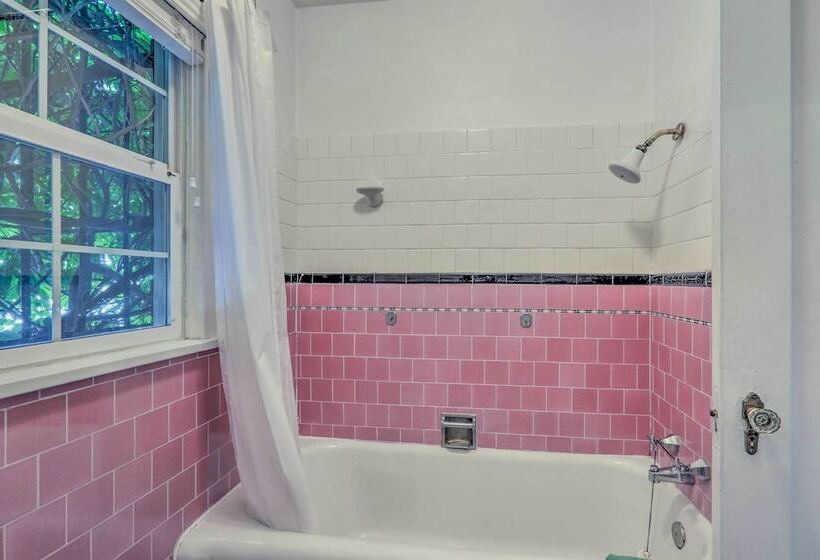 1 Mi To Casinos: Historic Reno Home On Riverwalk