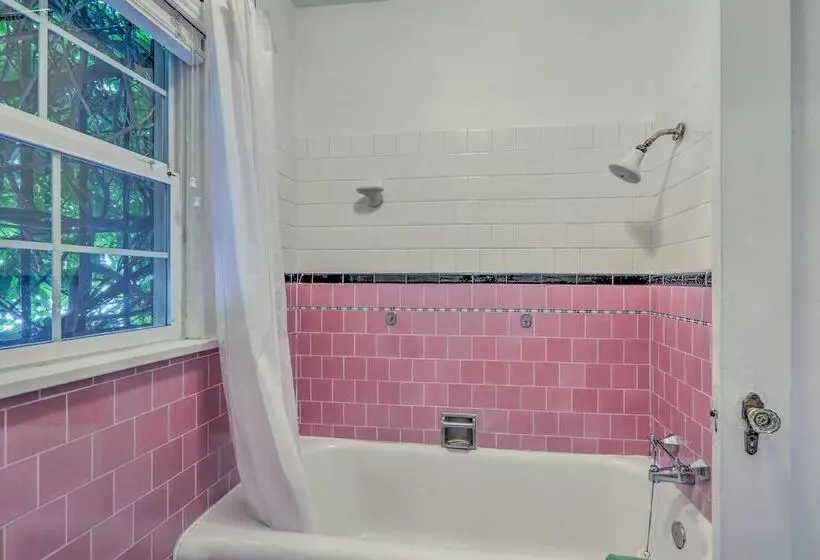 1 Mi To Casinos: Historic Reno Home On Riverwalk