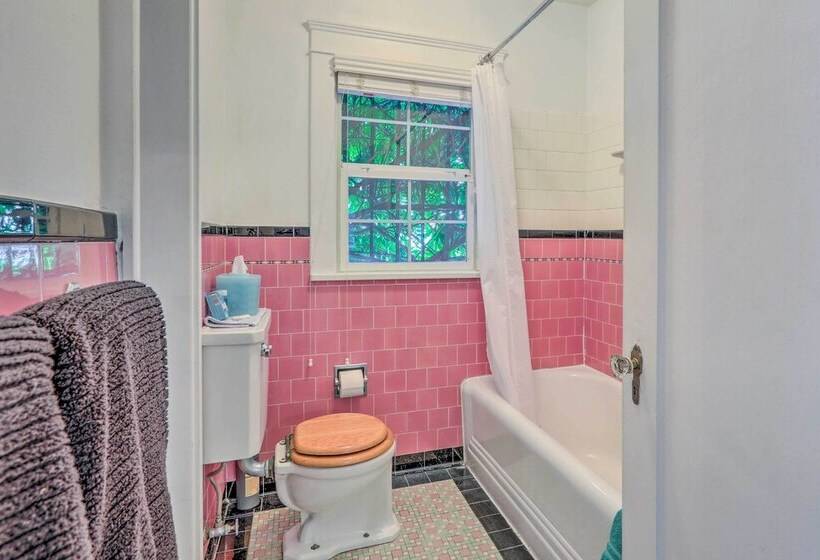 1 Mi To Casinos: Historic Reno Home On Riverwalk