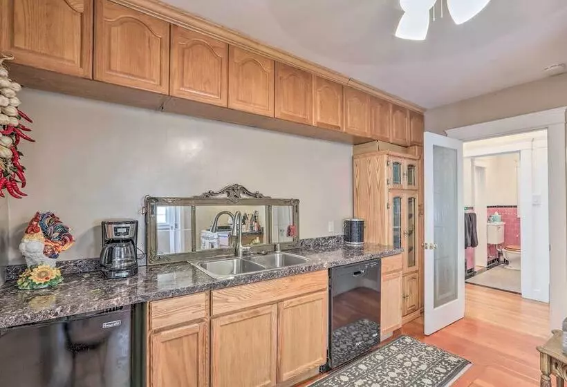 1 Mi To Casinos: Historic Reno Home On Riverwalk