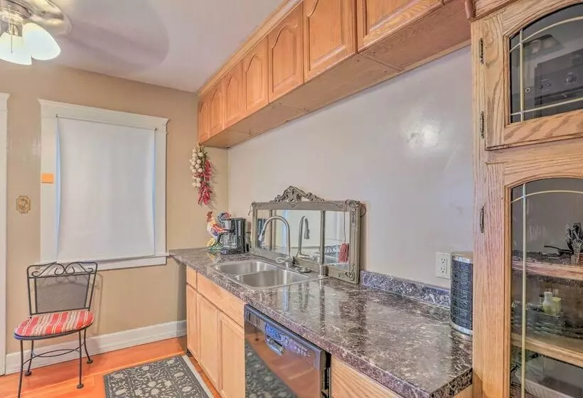 1 Mi To Casinos: Historic Reno Home On Riverwalk