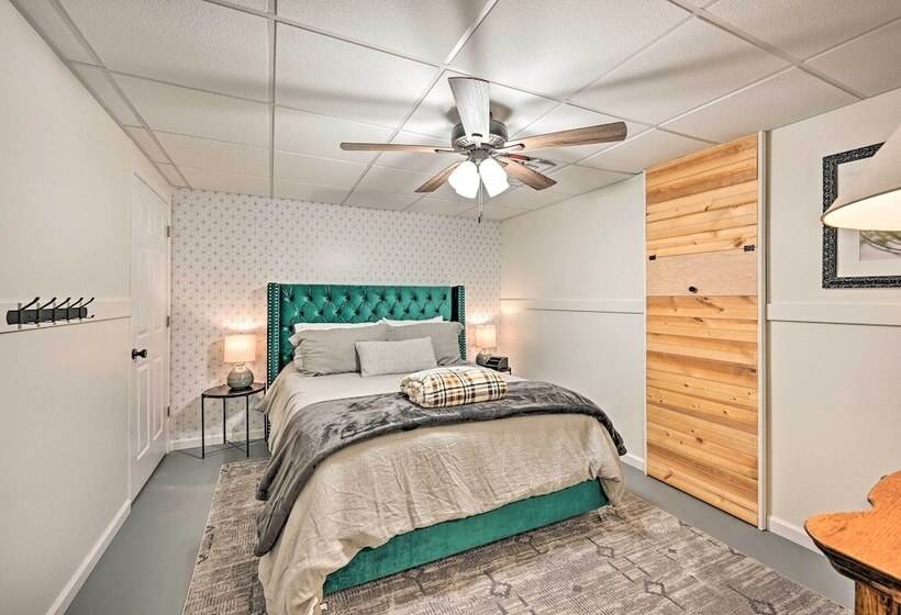 Lakefront Anderson Paradise: Dock, Fire Pit!