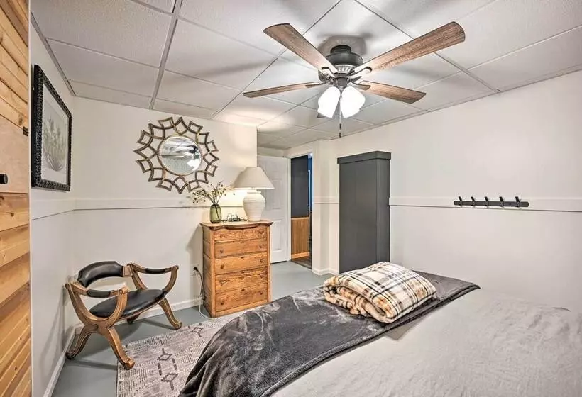 Lakefront Anderson Paradise: Dock, Fire Pit!