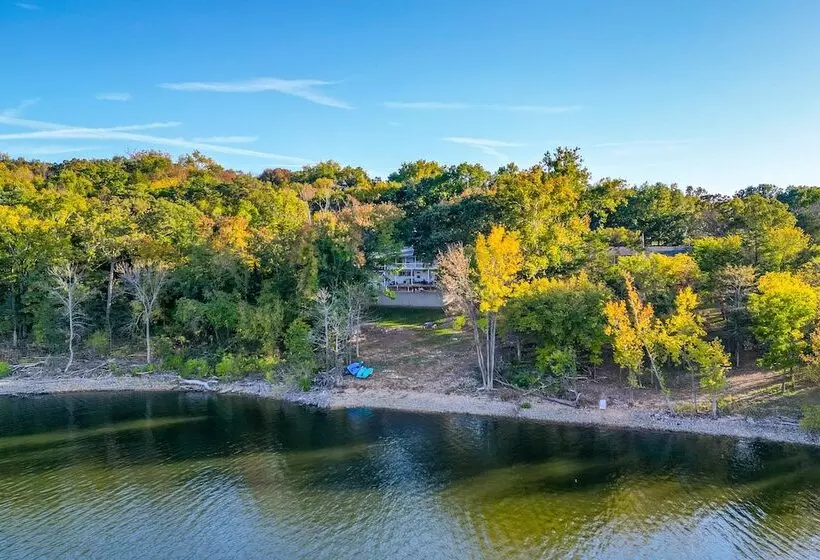Lakefront Gem W/ Screened Porch + Game Room!