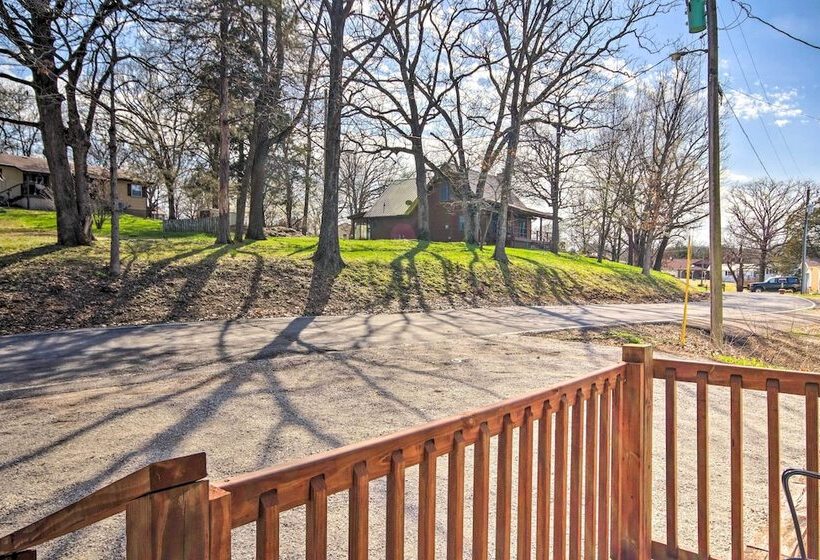 Lakefront Gem W/ Screened Porch + Game Room!