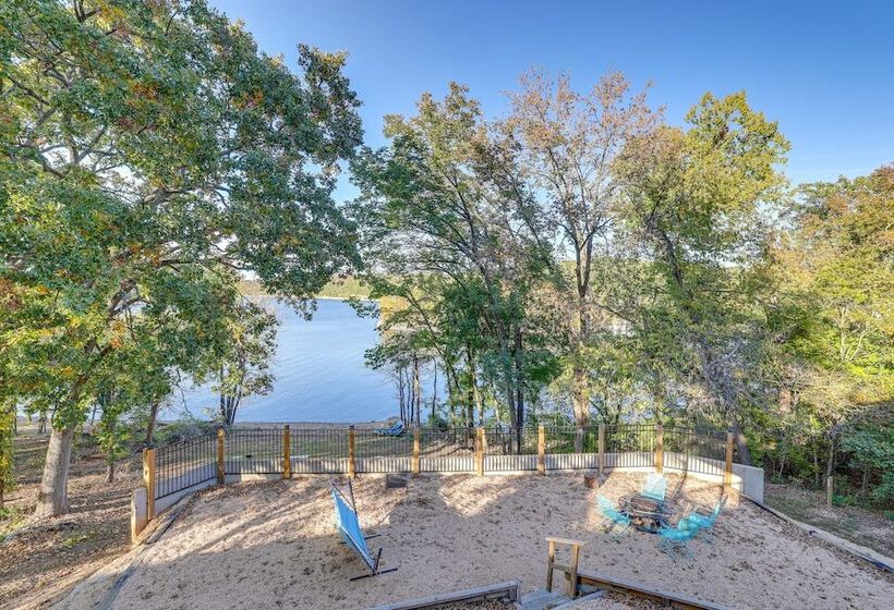 Lakefront Gem W/ Screened Porch + Game Room!