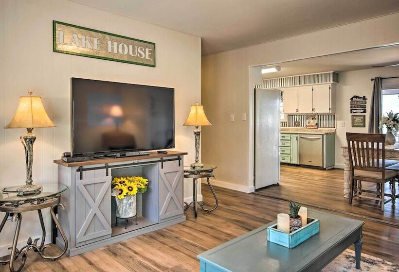 Lakefront Gem W/ Screened Porch + Game Room!