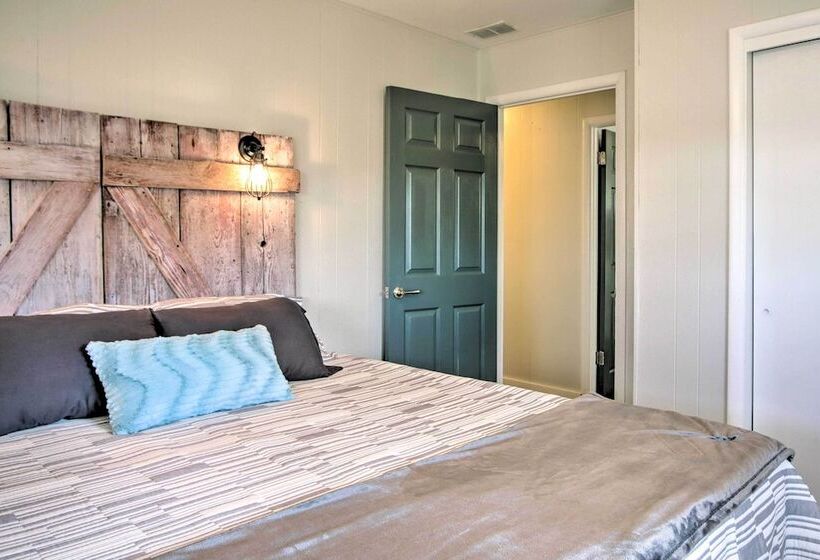 Lakefront Gem W/ Screened Porch + Game Room!