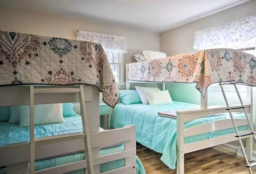 Lakefront Gem W/ Screened Porch + Game Room!