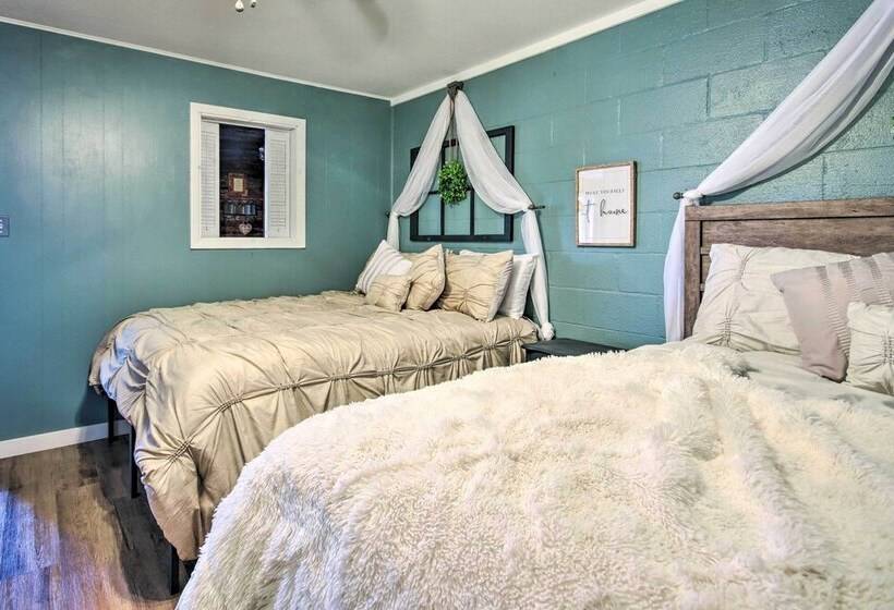 Lakefront Gem W/ Screened Porch + Game Room!