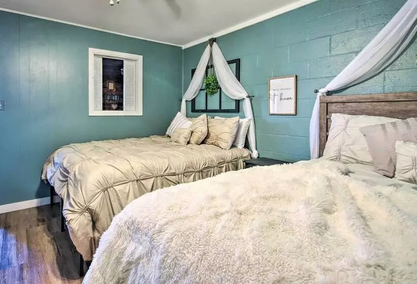 Lakefront Gem W/ Screened Porch + Game Room!