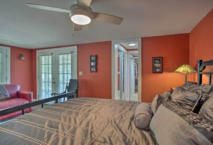 Lovely Pottsboro Home W/ Patio & Fire Pits!