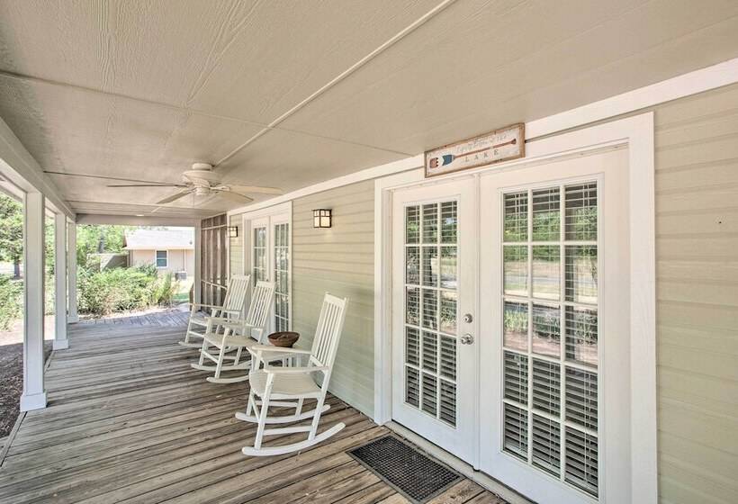 Lovely Pottsboro Home W/ Patio & Fire Pits!