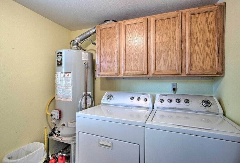 Lovely Pottsboro Home W/ Patio & Fire Pits!