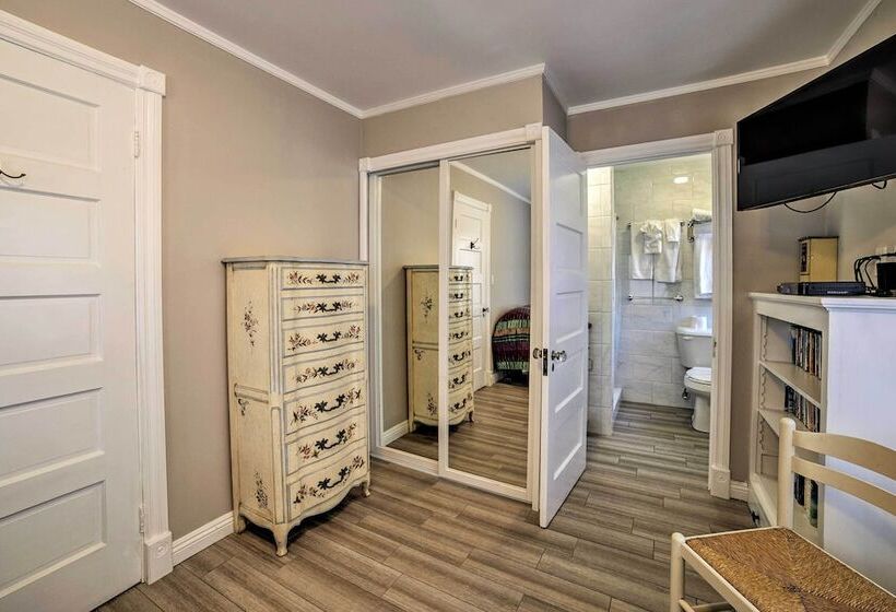 Ocean View Home   Walk To Avalon City Center!