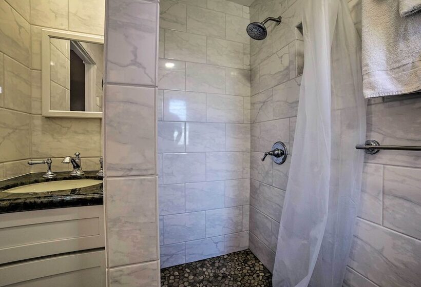 Ocean View Home   Walk To Avalon City Center!