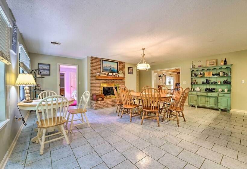 Oxford Home With Hot Tub, 10 Mi To Ole Miss