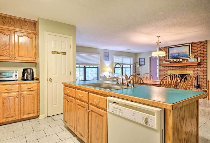 Oxford Home With Hot Tub, 10 Mi To Ole Miss