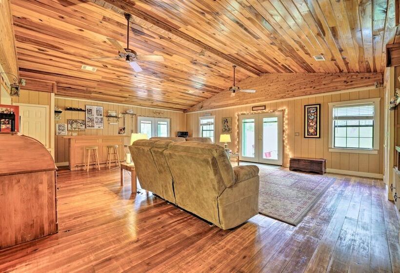 Oxford Home With Hot Tub, 10 Mi To Ole Miss