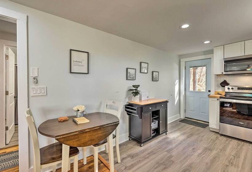 Peaceful Cottage W/ Views   Pets Welcome!