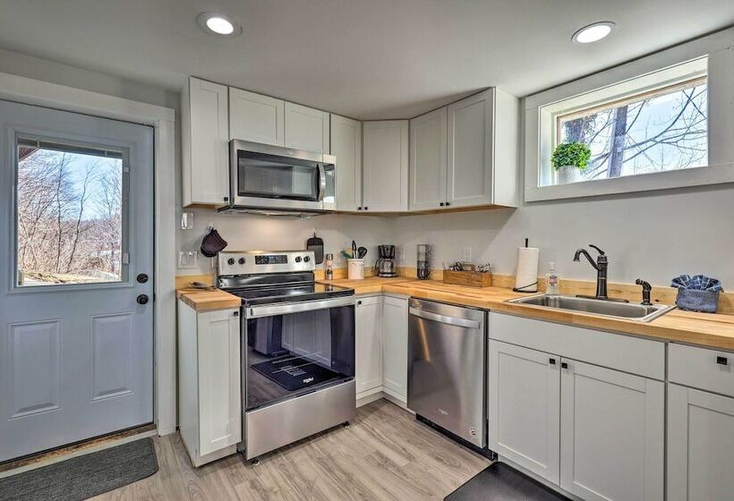 Peaceful Cottage W/ Views   Pets Welcome!