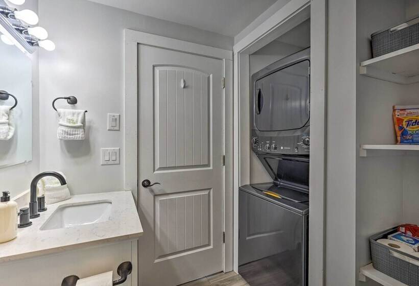 Peaceful Cottage W/ Views   Pets Welcome!