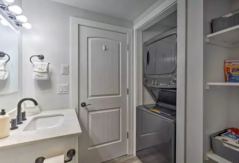 Peaceful Cottage W/ Views   Pets Welcome!