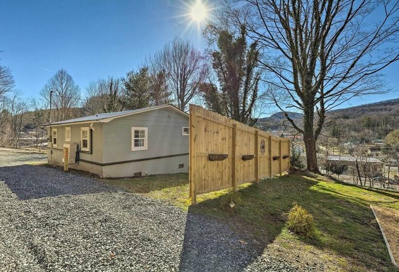 Peaceful Cottage W/ Views   Pets Welcome!