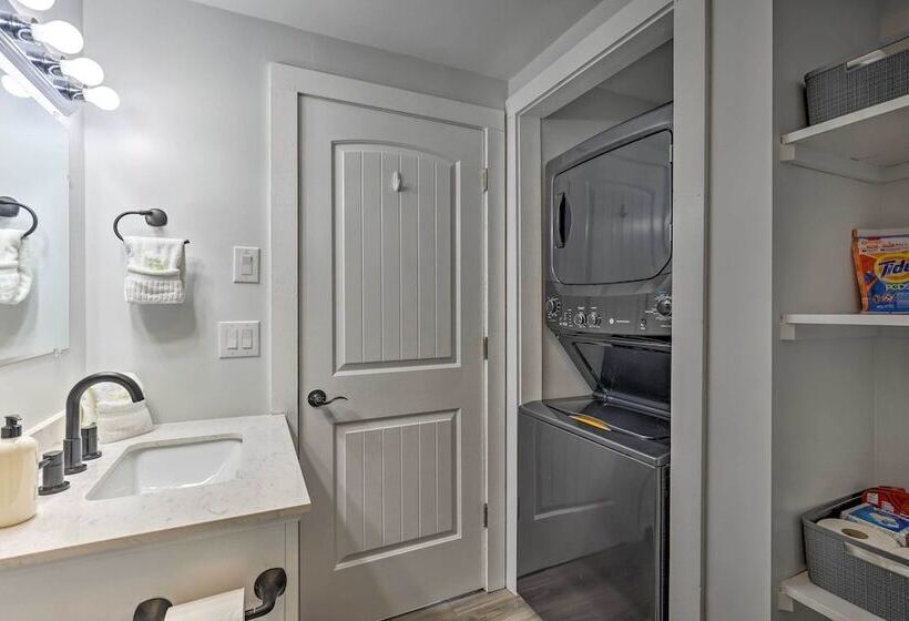 Peaceful Cottage W/ Views   Pets Welcome!