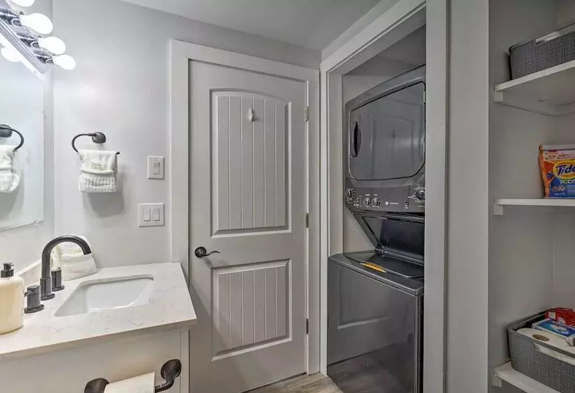 Peaceful Cottage W/ Views   Pets Welcome!