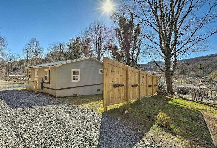 Peaceful Cottage W/ Views   Pets Welcome!