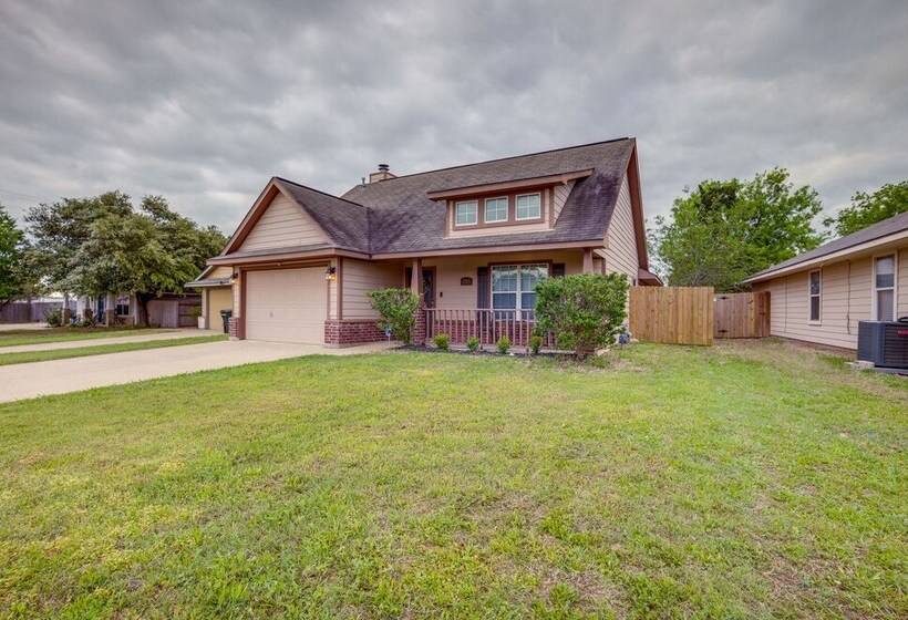 Pet Friendly Texas Retreat W/ Fenced In Yard!