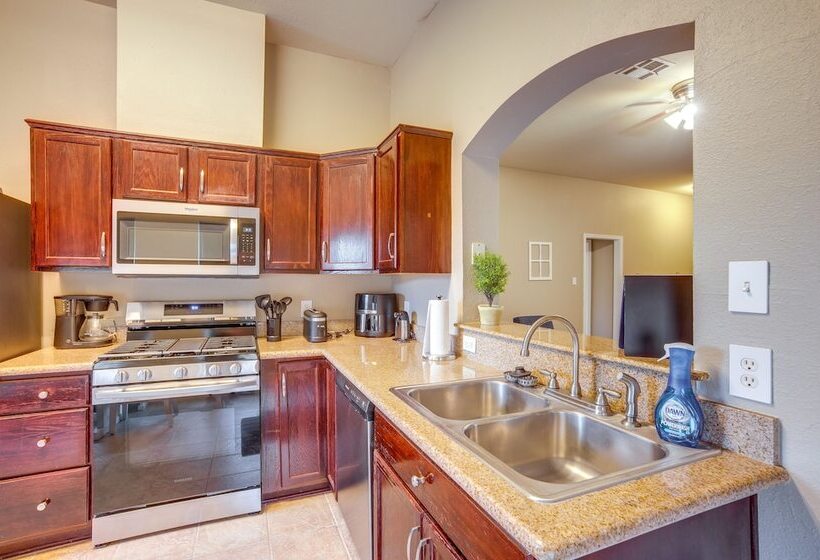 Pet Friendly Texas Retreat W/ Fenced In Yard!