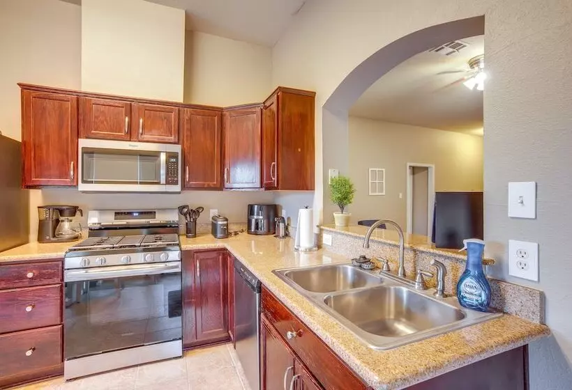 Pet Friendly Texas Retreat W/ Fenced In Yard!