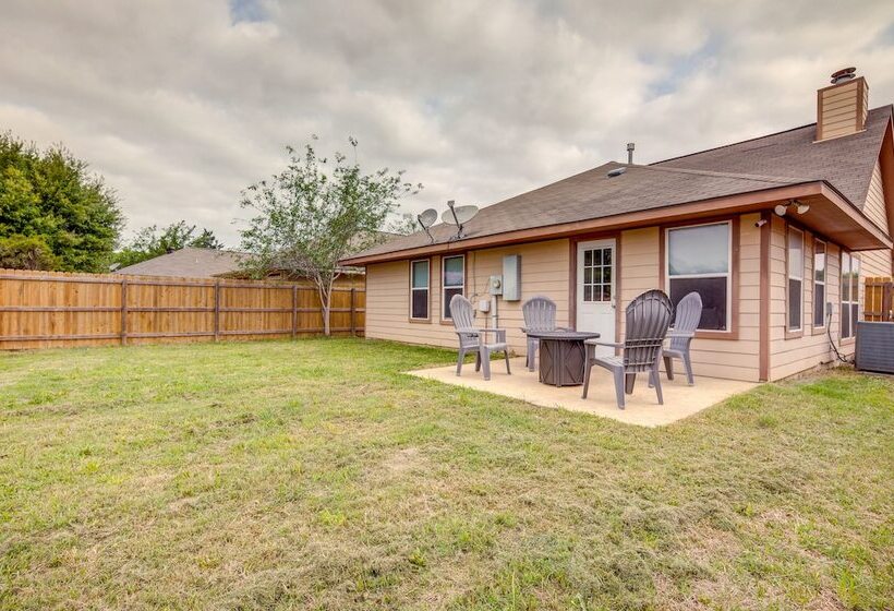 Pet Friendly Texas Retreat W/ Fenced In Yard!
