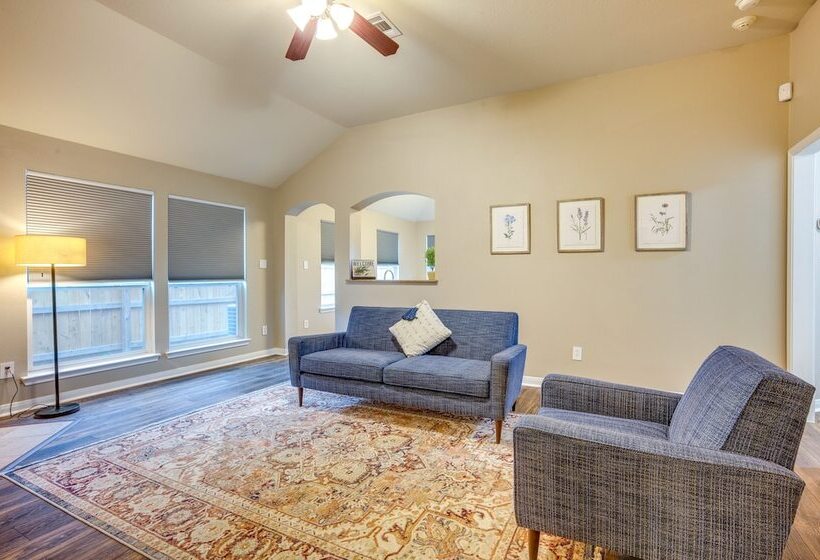 Pet Friendly Texas Retreat W/ Fenced In Yard!