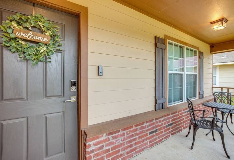 Pet Friendly Texas Retreat W/ Fenced In Yard!