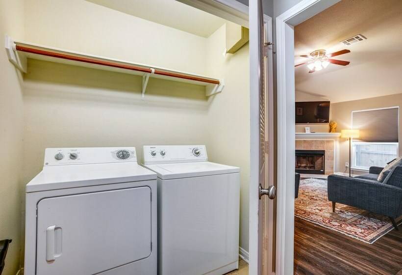 Pet Friendly Texas Retreat W/ Fenced In Yard!