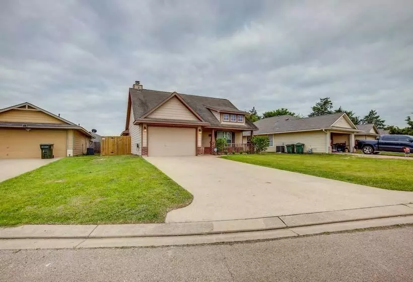 Pet Friendly Texas Retreat W/ Fenced In Yard!