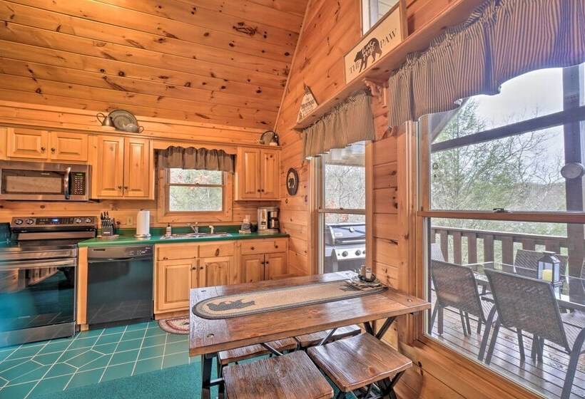 Quaint Sevierville Cabin W/ 2 Tier Deck & Hot Tub!