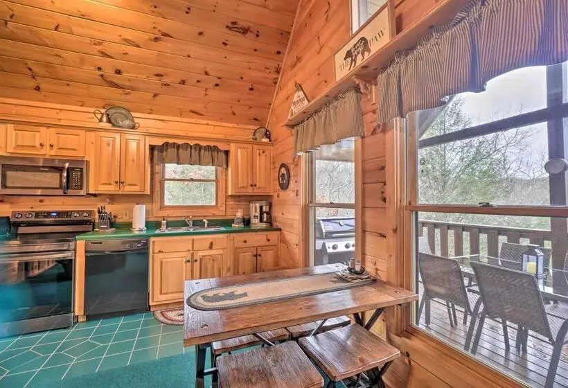 Quaint Sevierville Cabin W/ 2 Tier Deck & Hot Tub!
